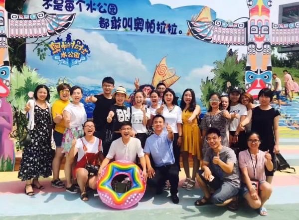 易視界軍團6月表現(xiàn)優(yōu)秀伙伴去奧帕拉拉公園游玩