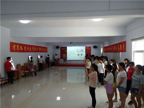 易視界精英們學(xué)習(xí)專(zhuān)業(yè)知識(shí)
