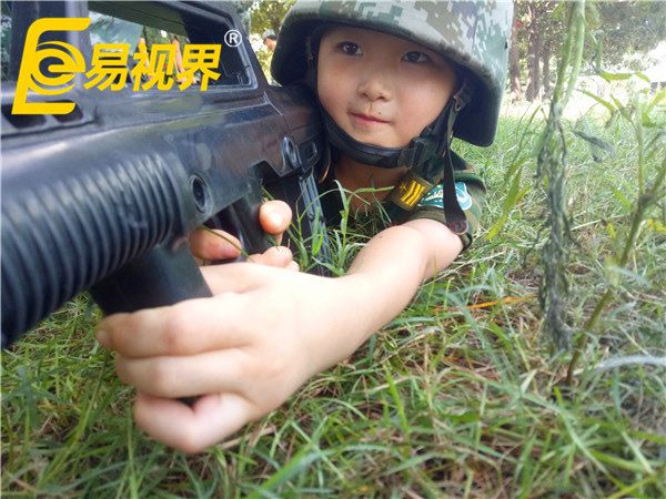 瞄準目標，準備開火