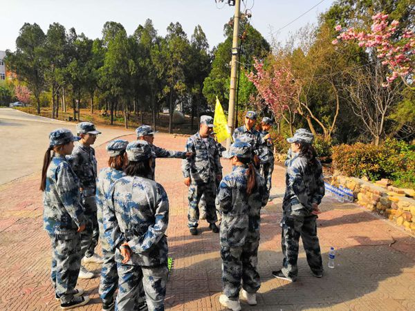 游戲環(huán)節(jié)中，大家齊心協(xié)作，群策群力