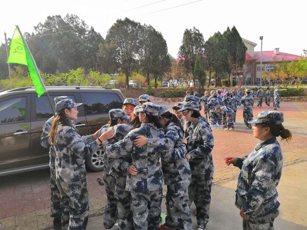 游戲環(huán)節(jié)中，大家齊心協(xié)作，群策群力