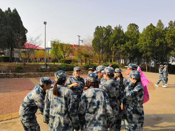 游戲環(huán)節(jié)中，大家齊心協(xié)作，群策群力