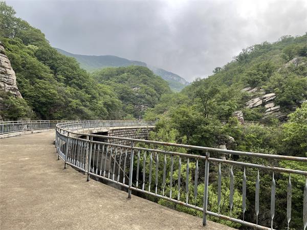優(yōu)美的峻極峰風景
