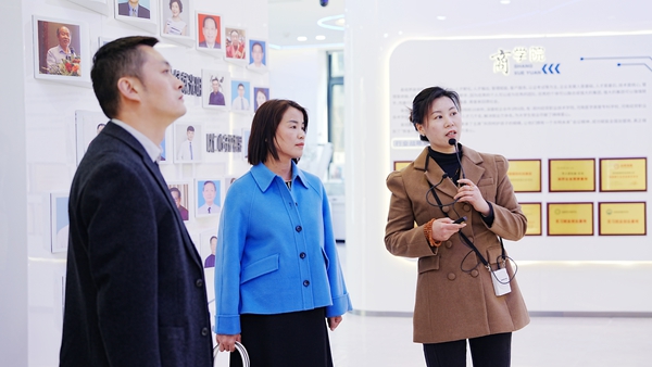 經貿職業(yè)學院校領導們蒞臨易視界訪談