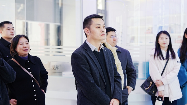經貿職業(yè)學院校領導們蒞臨易視界訪談