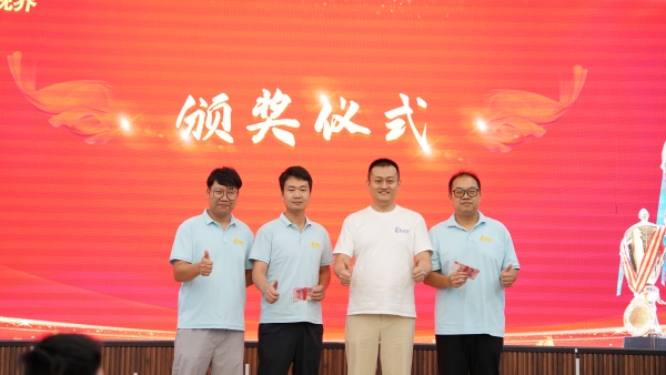易視界2025年7月表現(xiàn)優(yōu)秀的伙伴上臺領獎